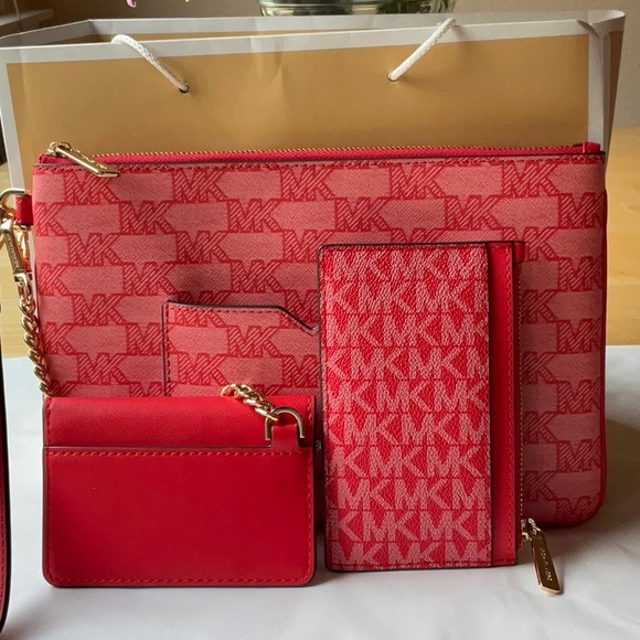 🌹MICHAEL KORS JET SET LOGO 2 - 1 WRISTLET 🌹 NWT 🌹 - Picture 13 of 16